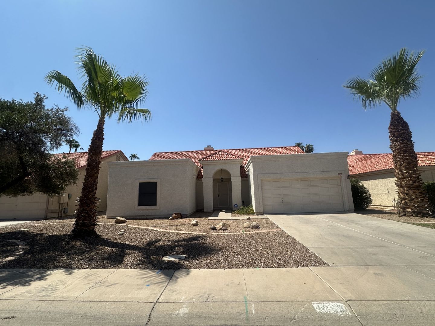 GILBERT HOME WITH PRIVATE POOL WALKING DISTANCE TO FREESTONE PARK – photo 1