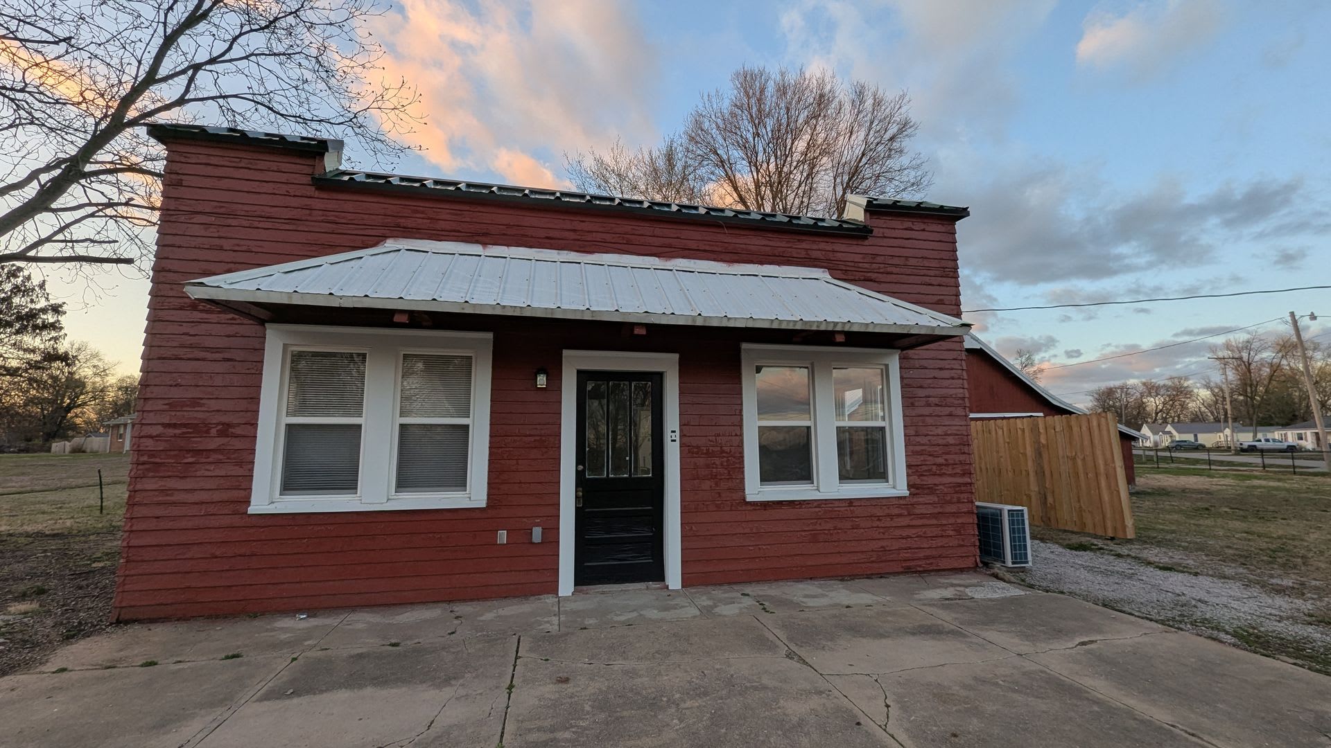 2 Bedroom Available 410 E 6Th Lamar Mo – photo 1 of 23