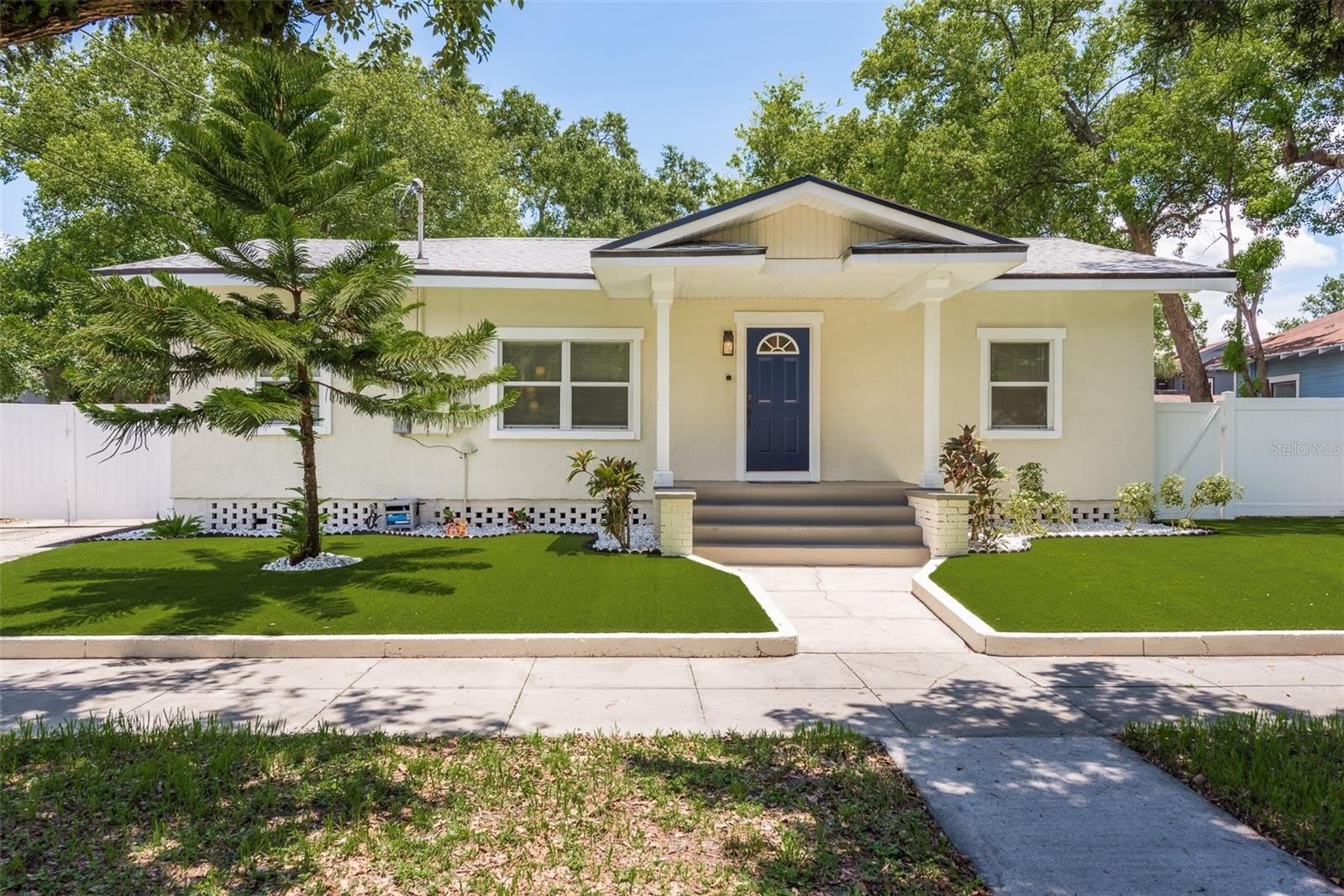 206 W WARREN Avenue – photo 1
