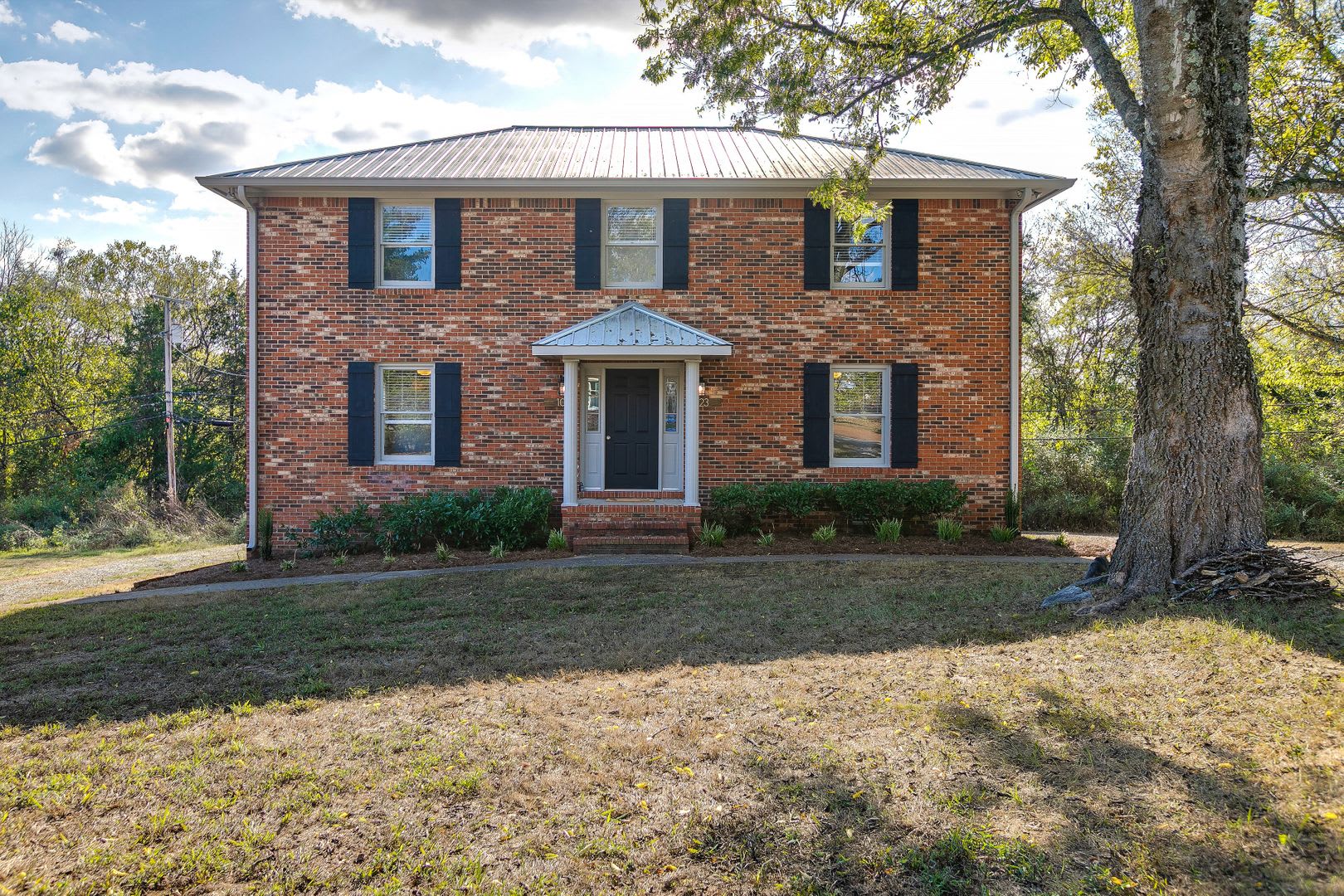 Beautifully Renovated Two Bedroom Duplex – Close to Downtown! – photo 1 of 31