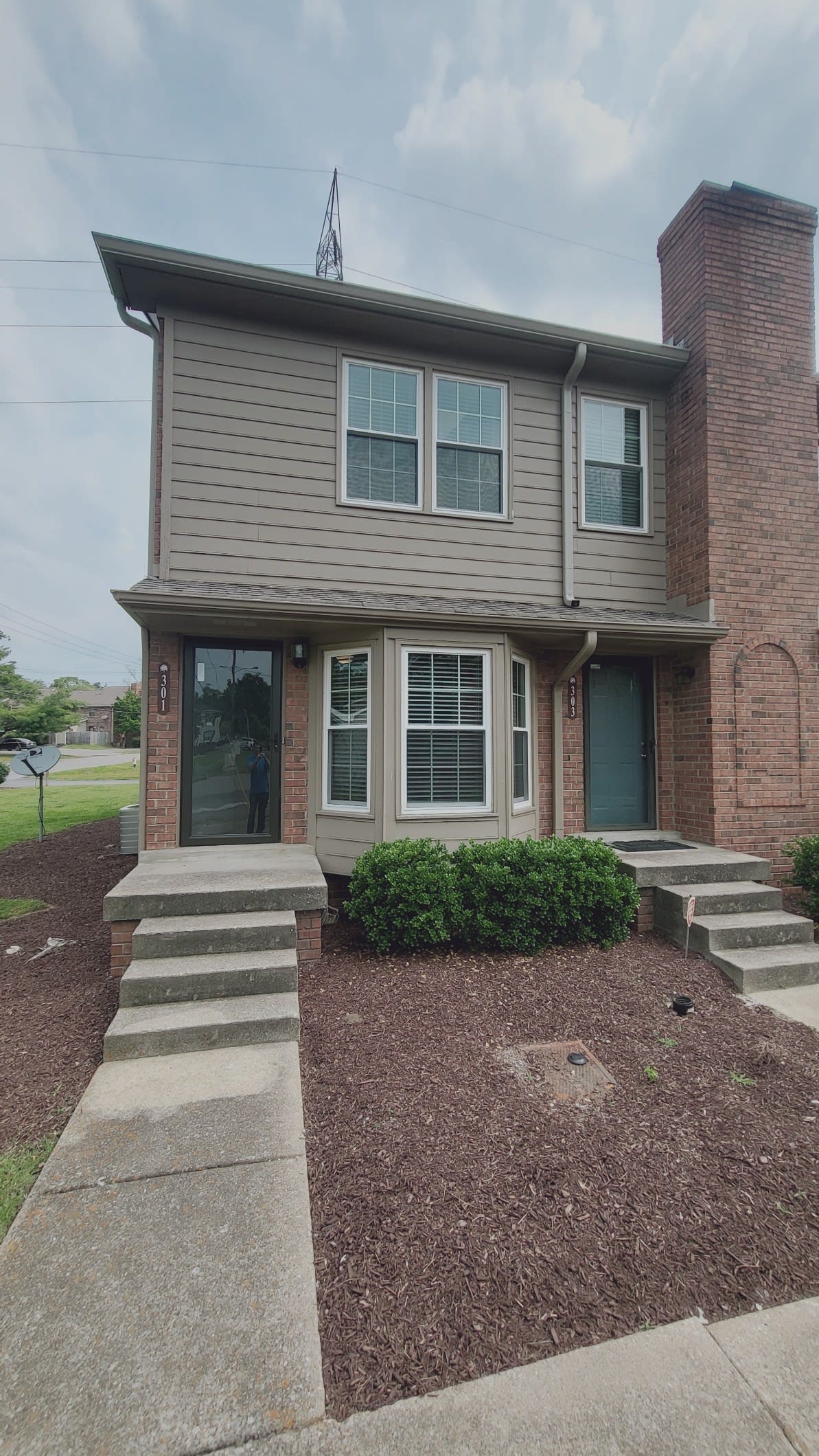 301 Hickory Place – photo 1
