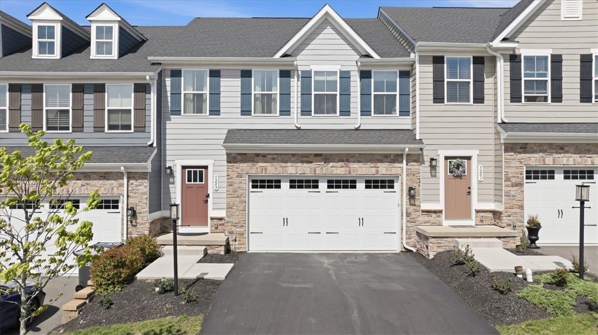 5203 Spruce Rd – photo 1 of 38