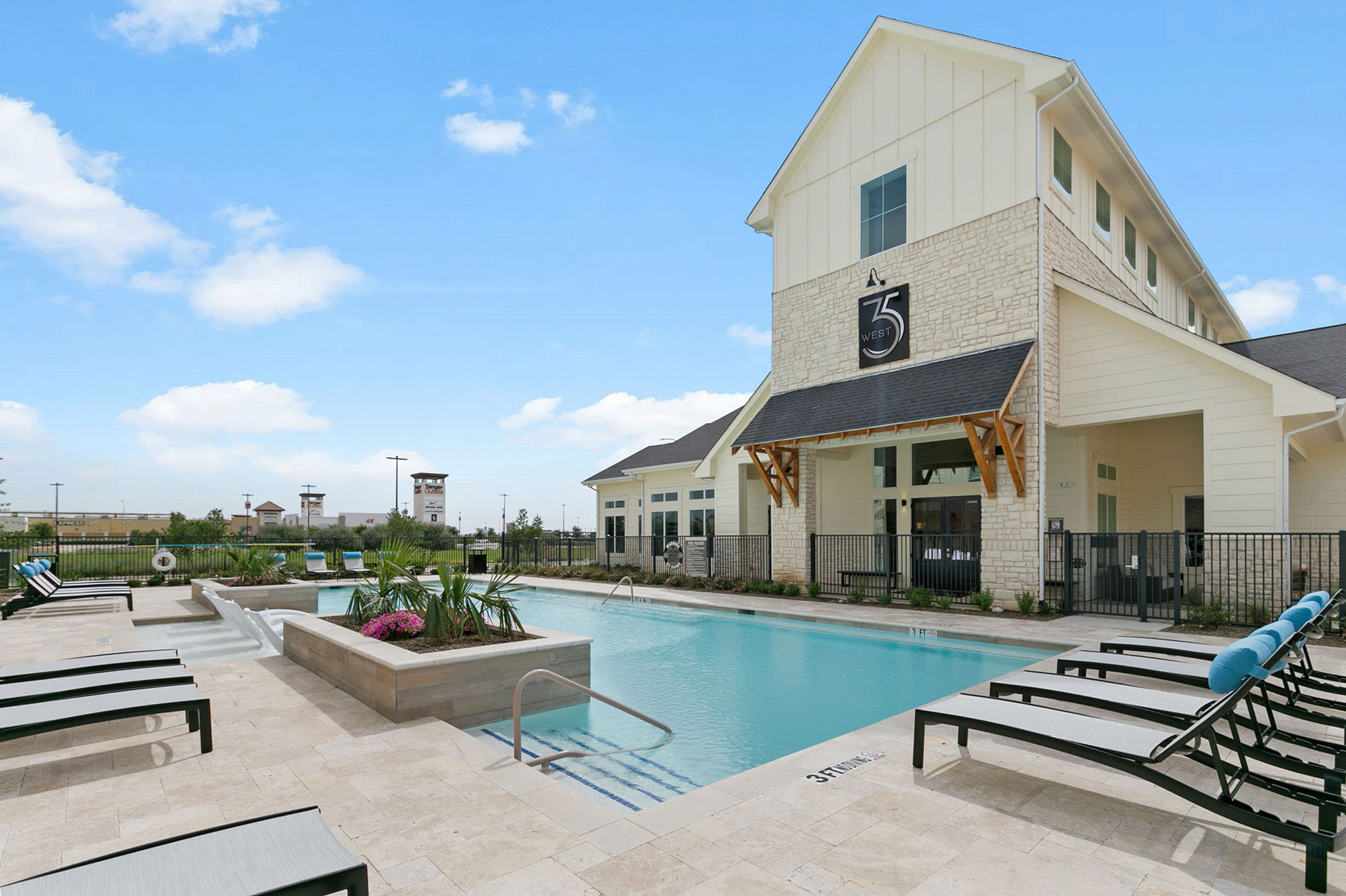 35 West at Champions Circle Apartments – photo 1