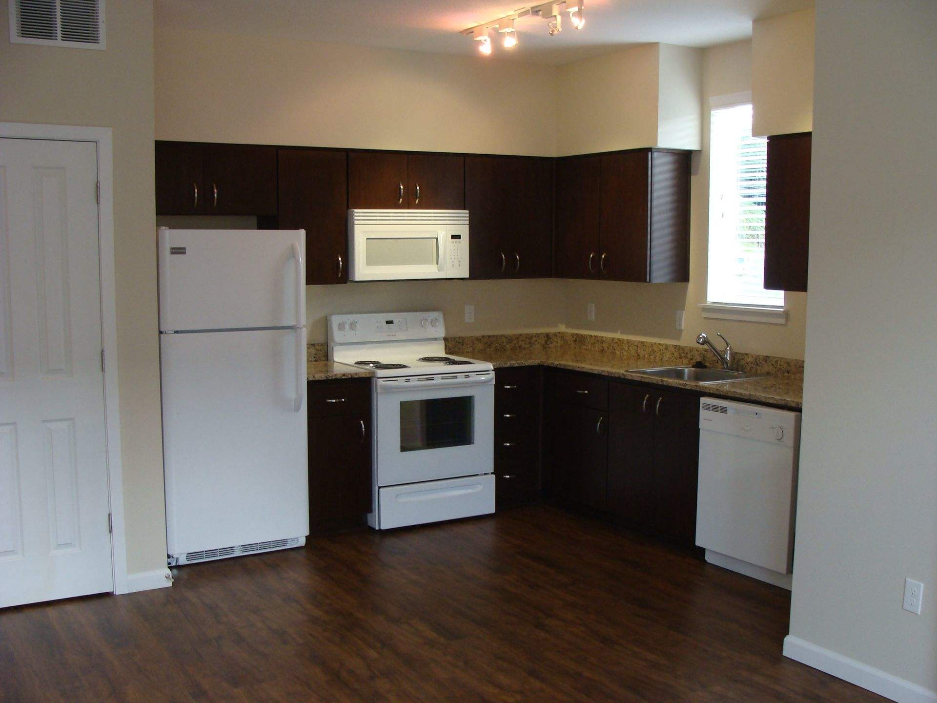 Cathedral Park Apartments – photo 1