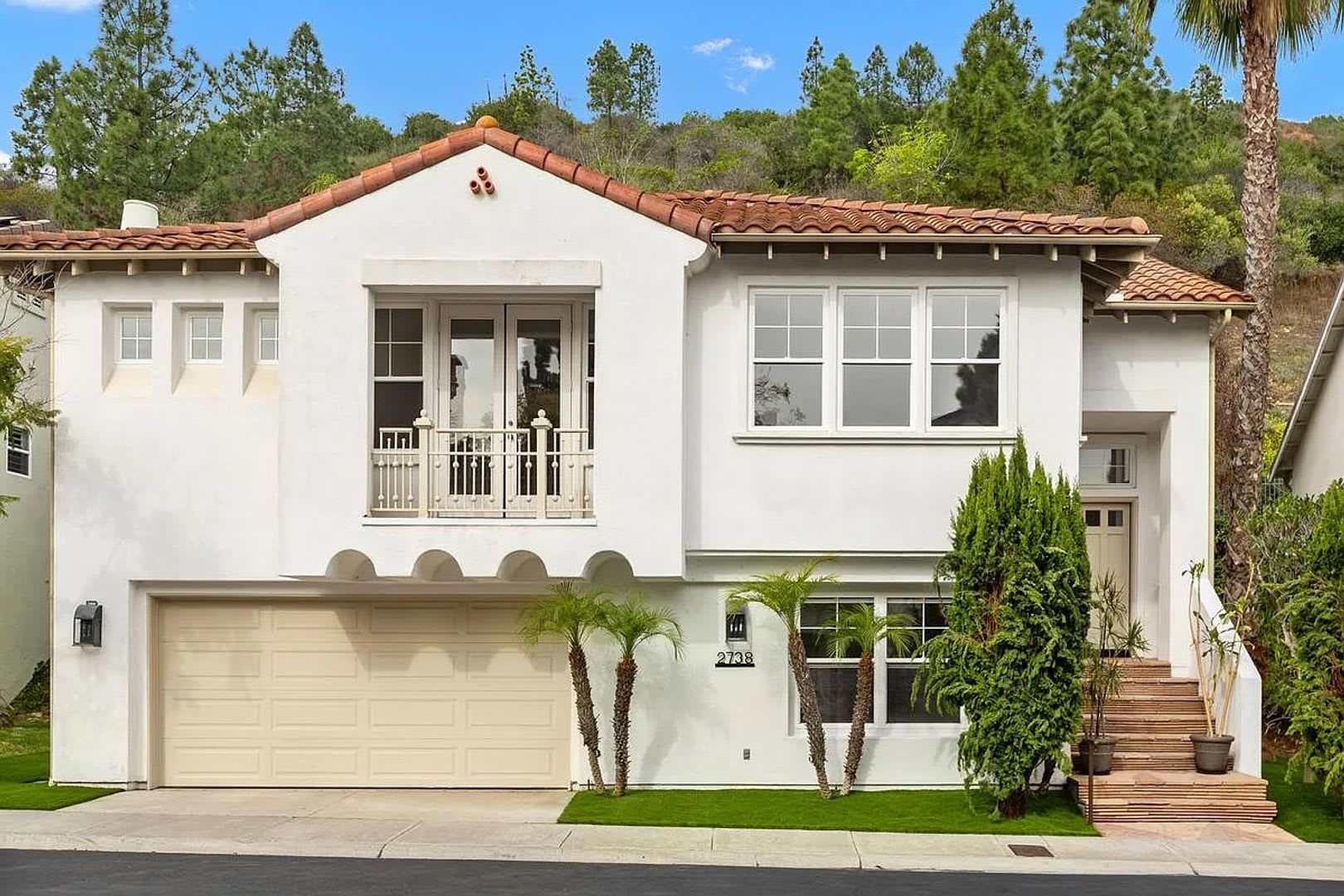 Don't miss out! Gated/Secured 4BR 3.5BA Luxury Home in Ridgegate – photo 1