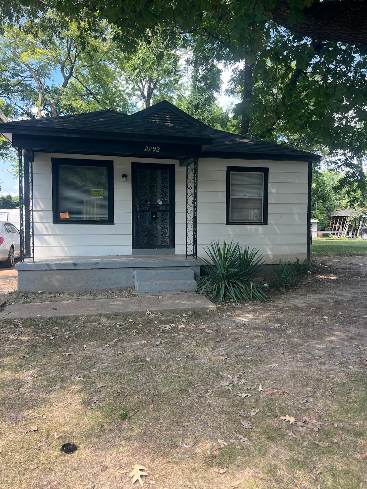 2292 Redwood Avenue – photo 1