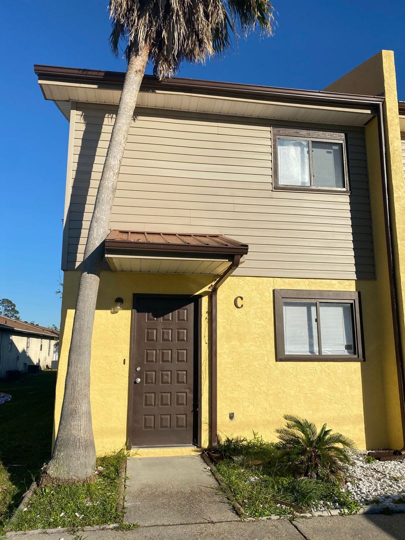 Centrally Located Townhome Near Schools Shopping Dining 1 2 Off Security Deposit For A D Military – photo 1 of 7