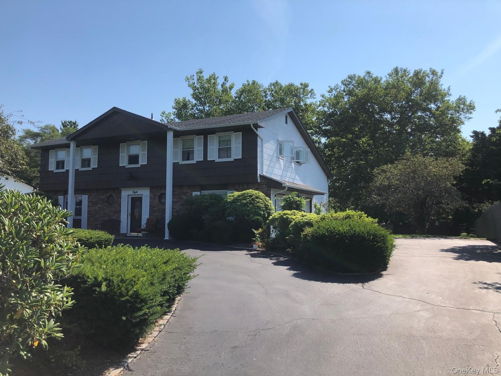 8 Stonehenge Lane – photo 1 of 12