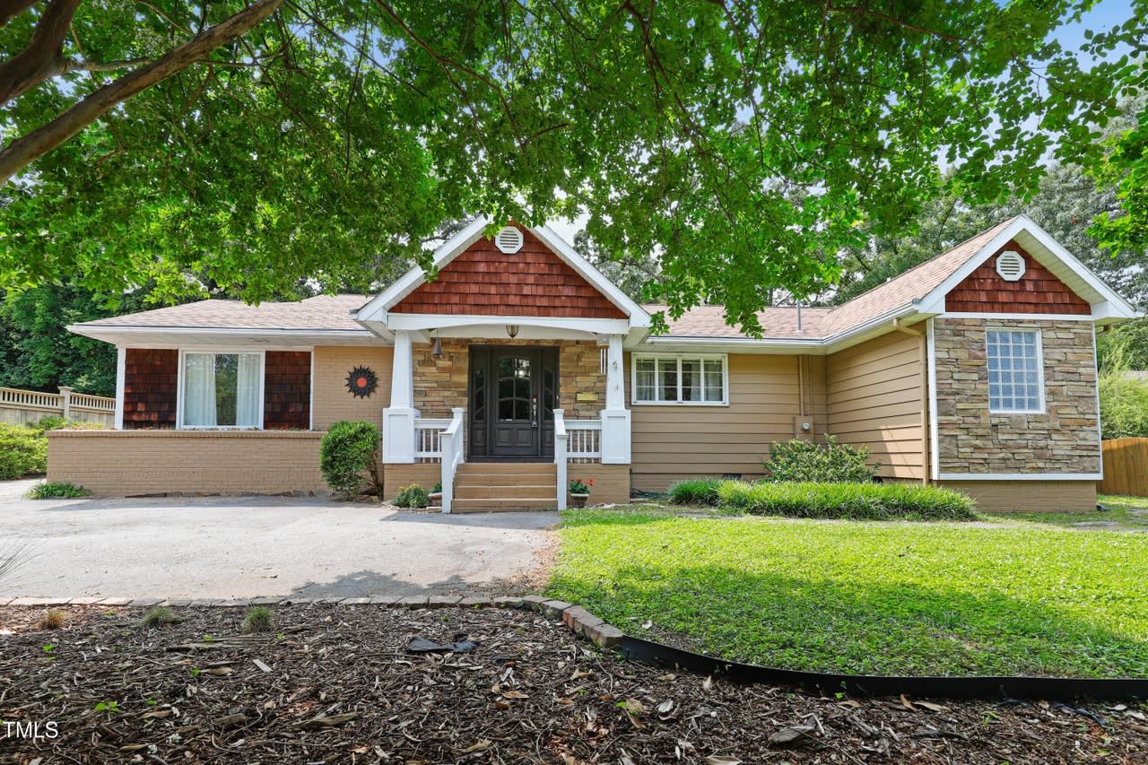 821 Woodburn Rd – photo 1