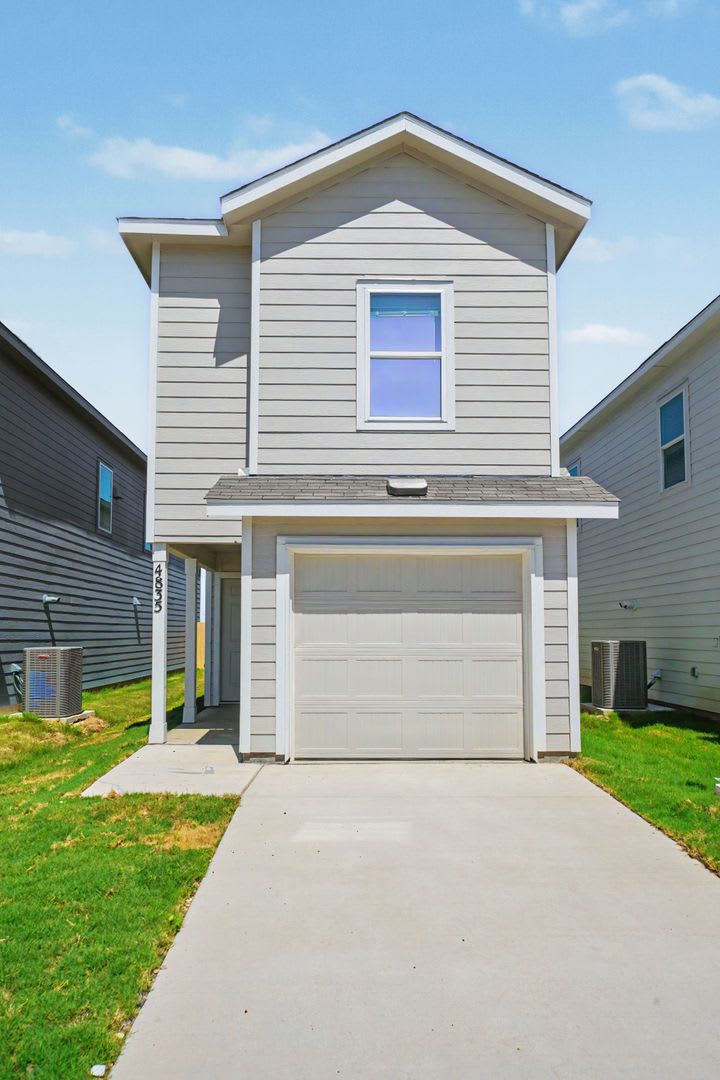 Gorgeous Open-Concept Home Near Randolph AFB – photo 1