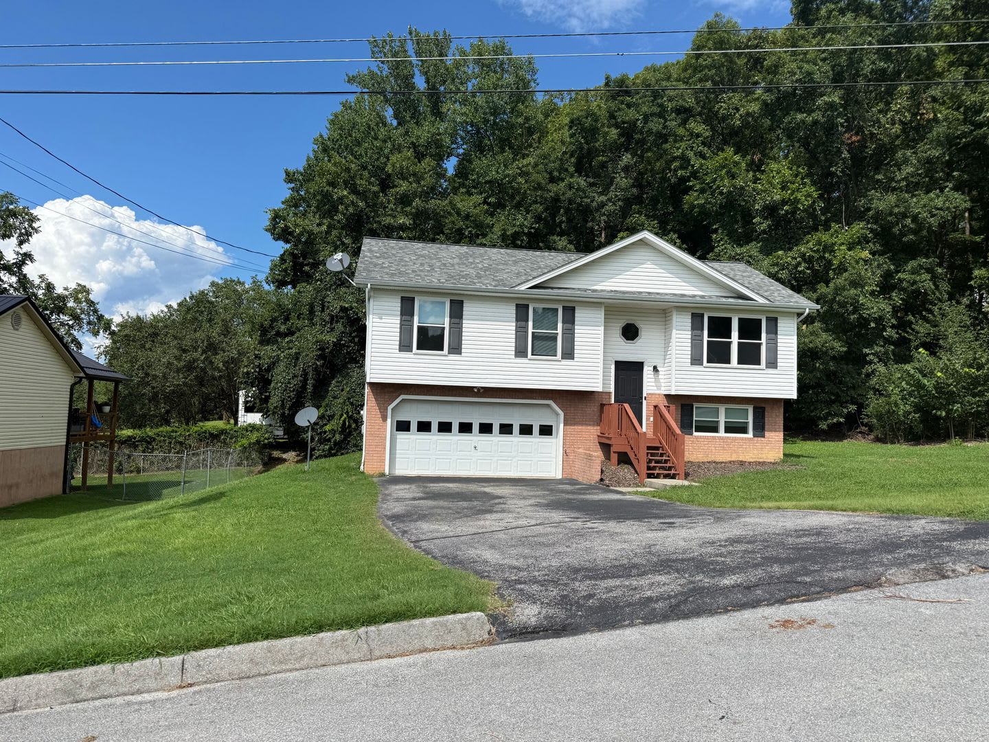 3 Bed 2 Bath Bonus Room 2 Car Garage Jonesborough – photo 1 of 174