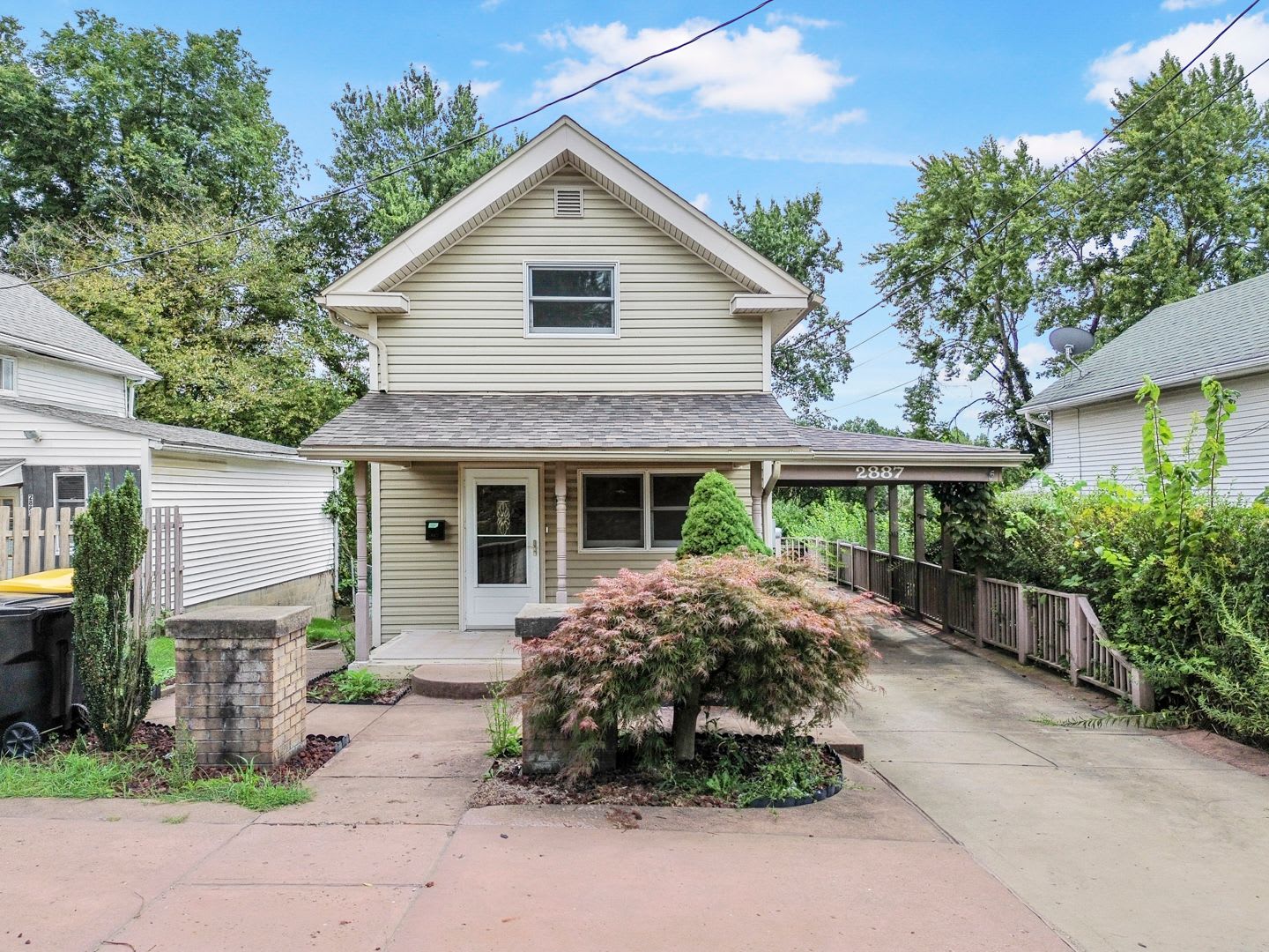 AVAILABLE NOW! Fully RENOVATED 2 bedroom in Bethel Park! – photo 1 of 19