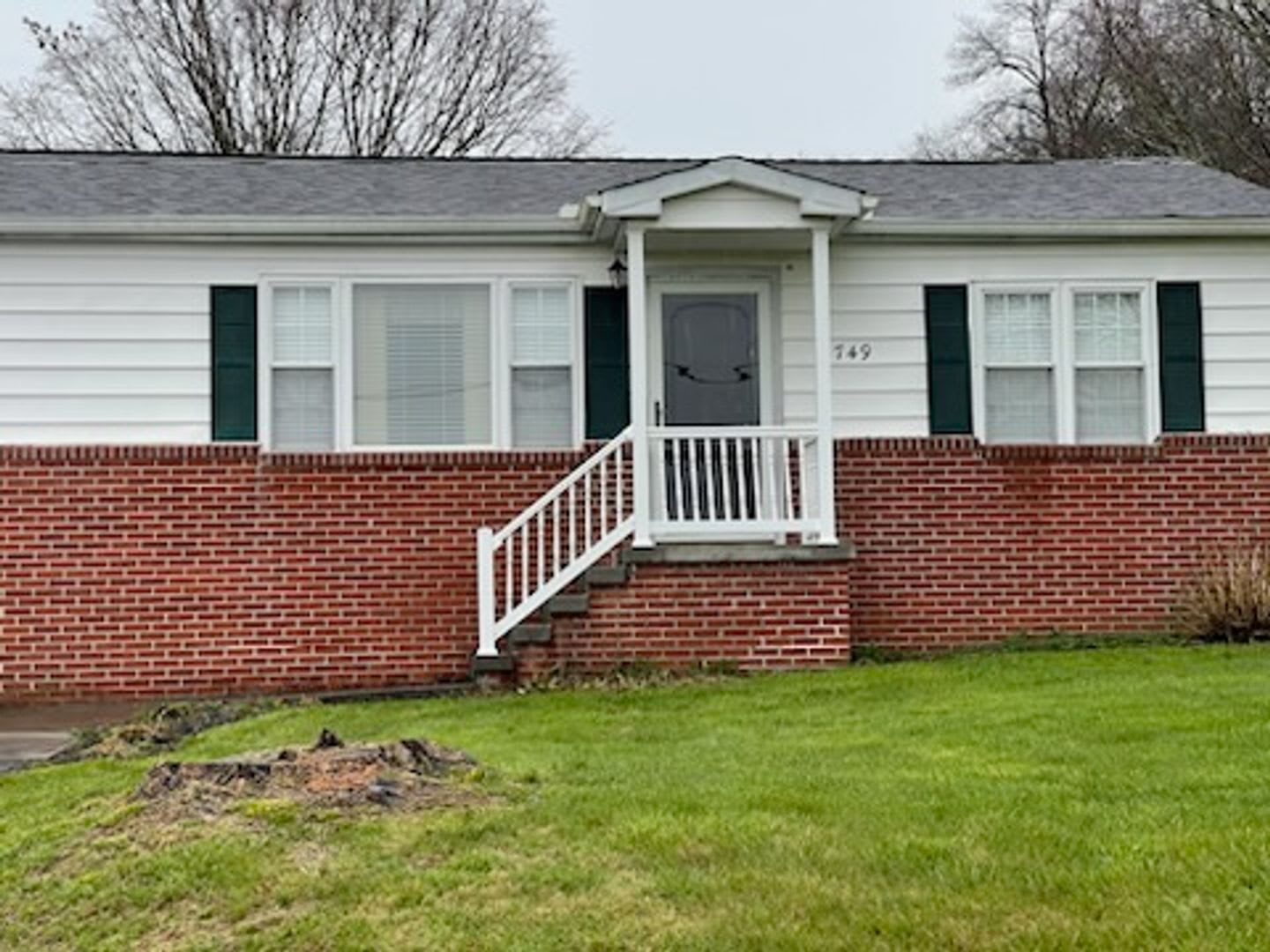 MOVE IN READY! – photo 1 of 11