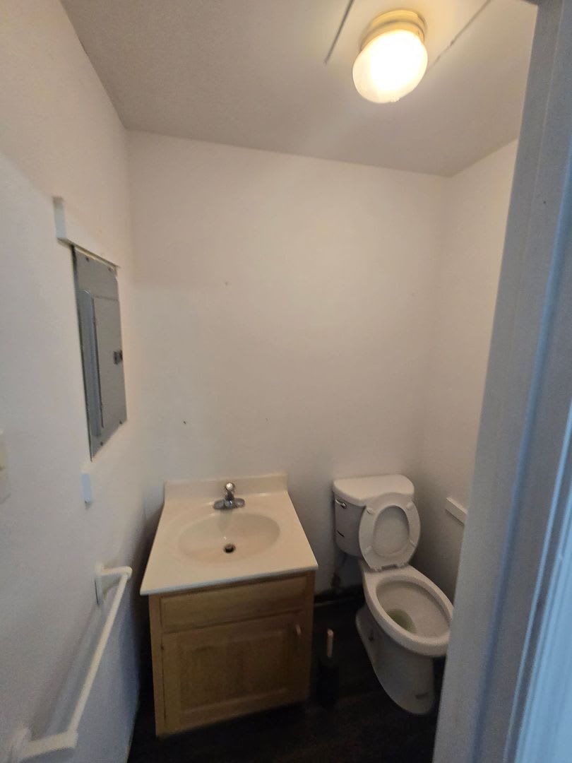 Commercial Space – photo 1 of 8
