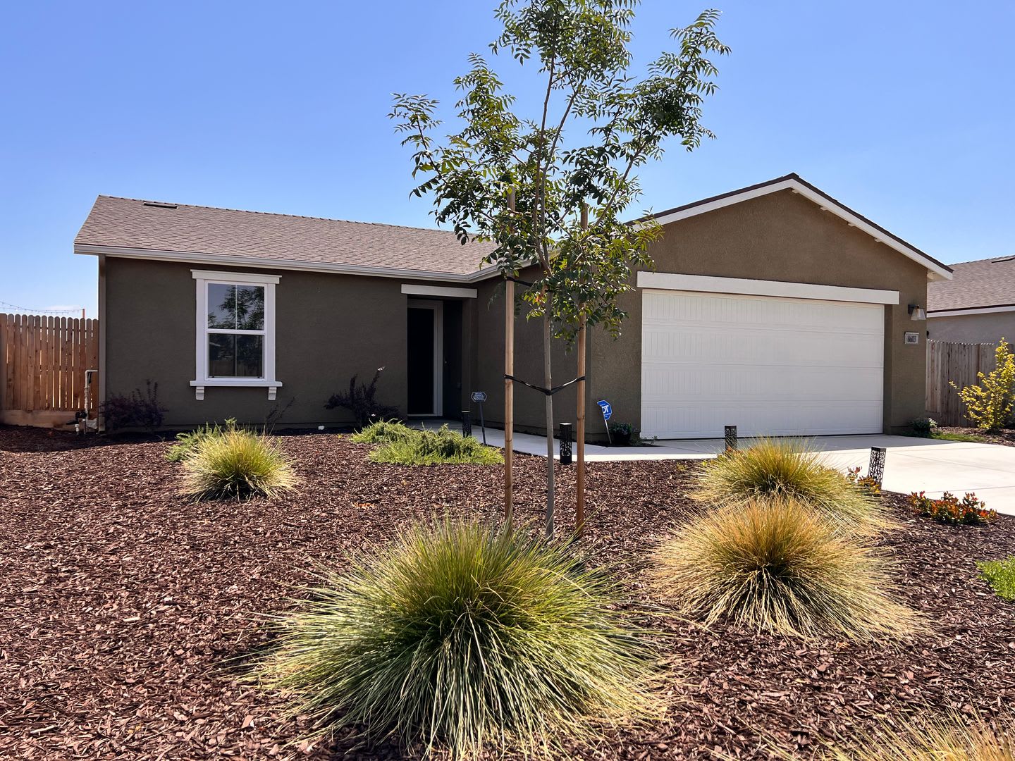 Beautiful 3-Bedroom Home in Southwest Bakersfield – Spacious Backyard & Great Location! – photo 1