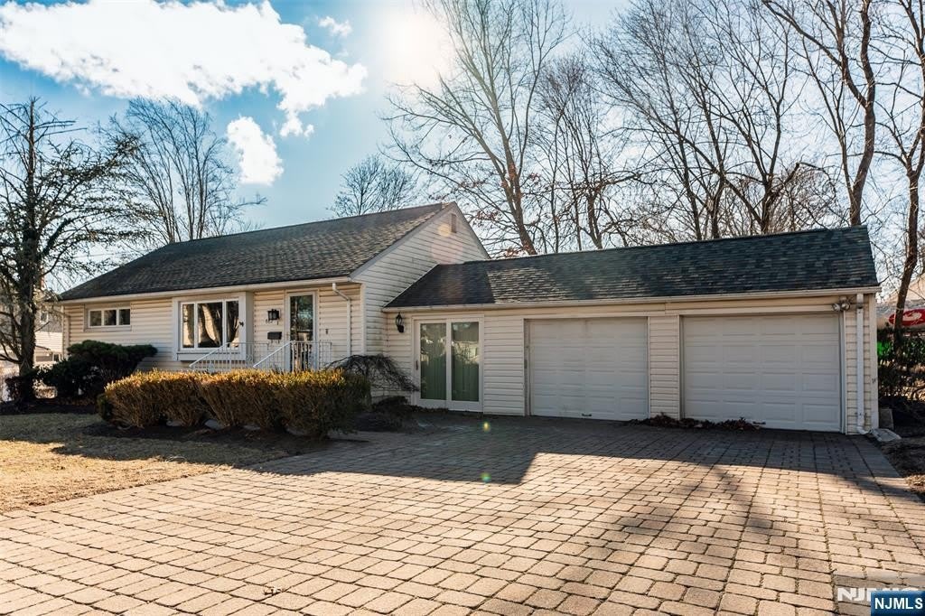 682 Sycamore Street – photo 1 of 27