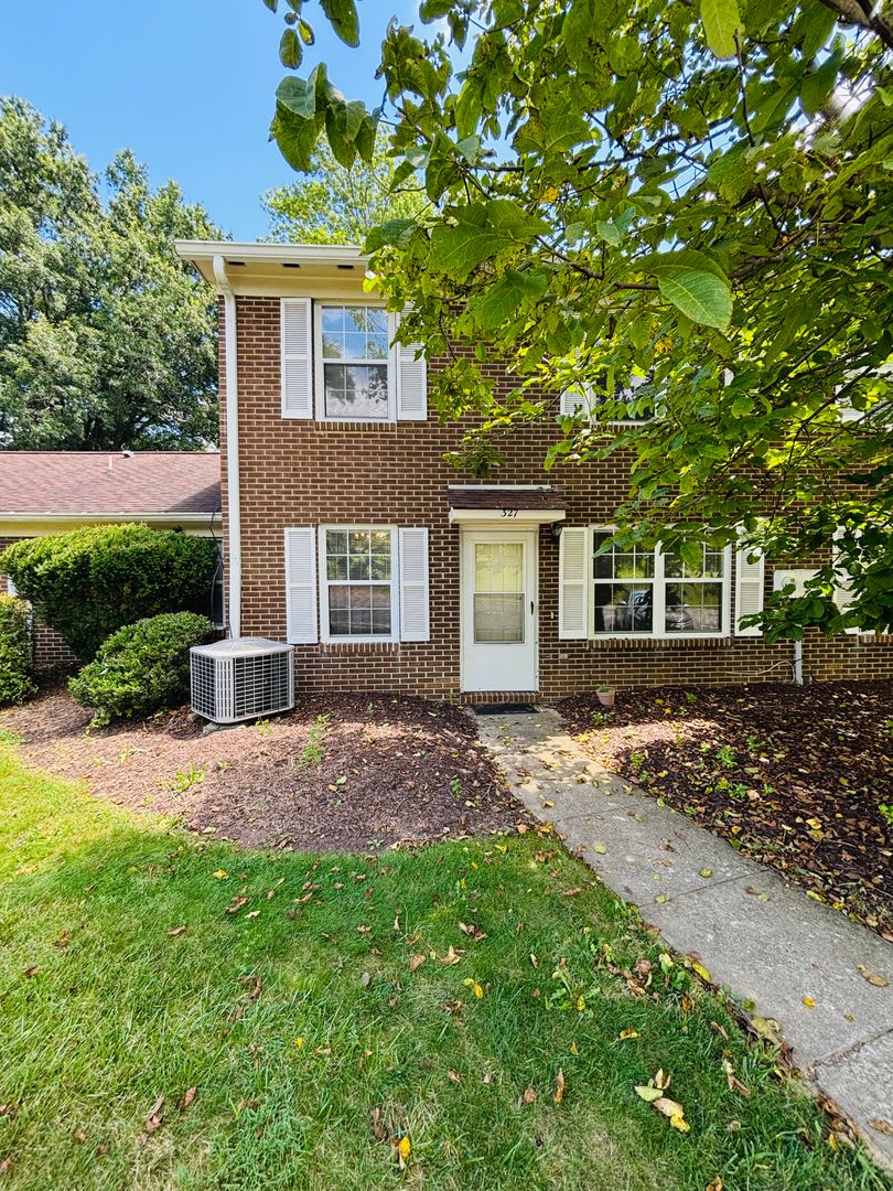 2 Bedroom 1.5 Bathroom Townhouse – photo 1