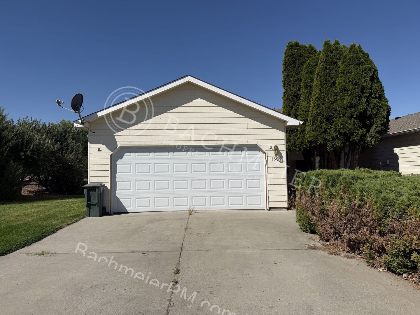 Spacious 2-Bedroom, 2-Bath Duplex with Garage, Office &amp; Beautiful Views – photo 1 of 20