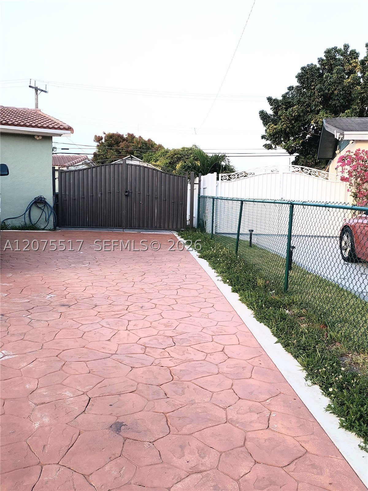 3941 E 9Th Ln – photo 1