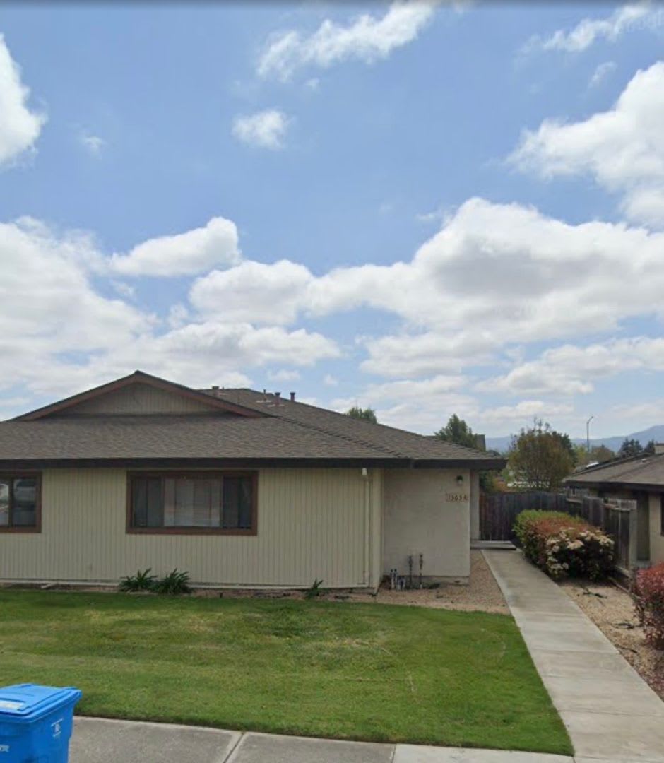 3 Bed, 1.5 Bathroom Duplex – photo 1 of 3