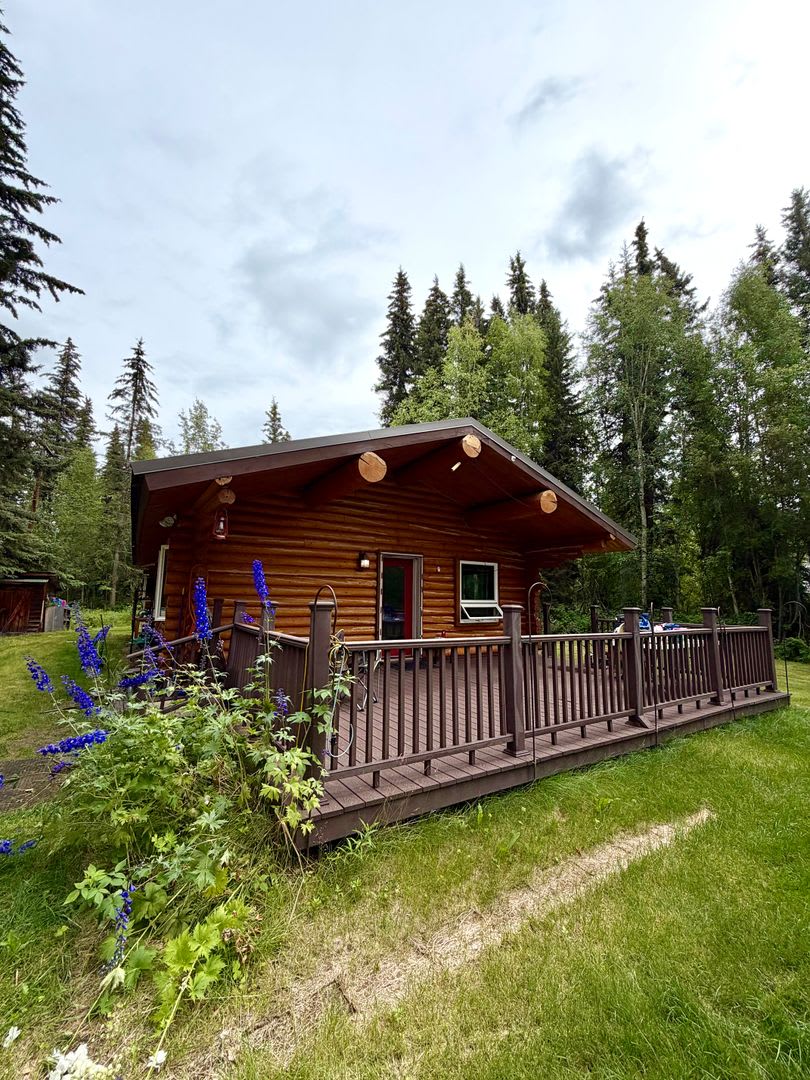 Cozy Cabin-Style Home in North Pole – photo 1 of 22