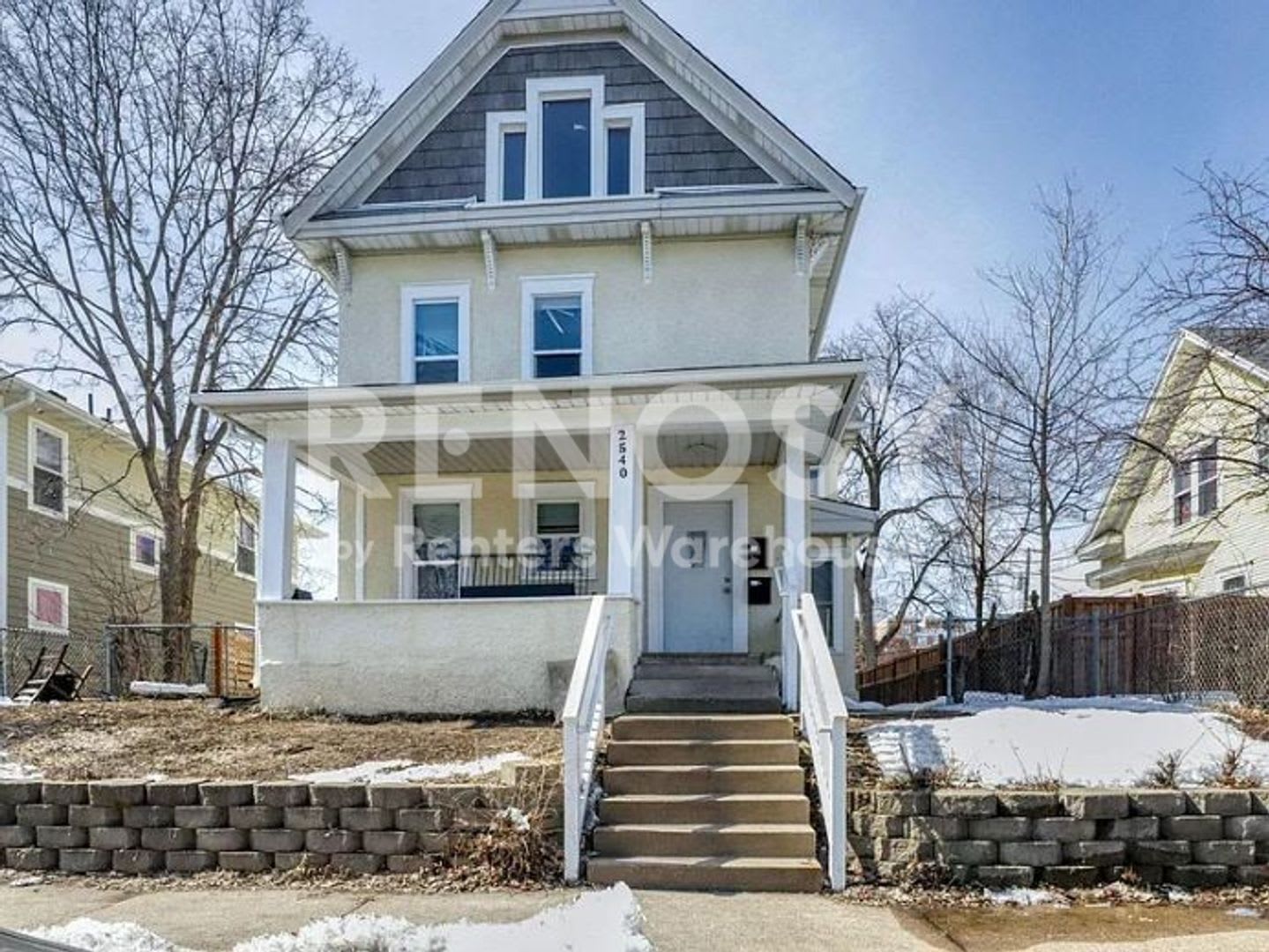 Available Now 5 bedroom 2 bath Duplex in Minneapolis – photo 1