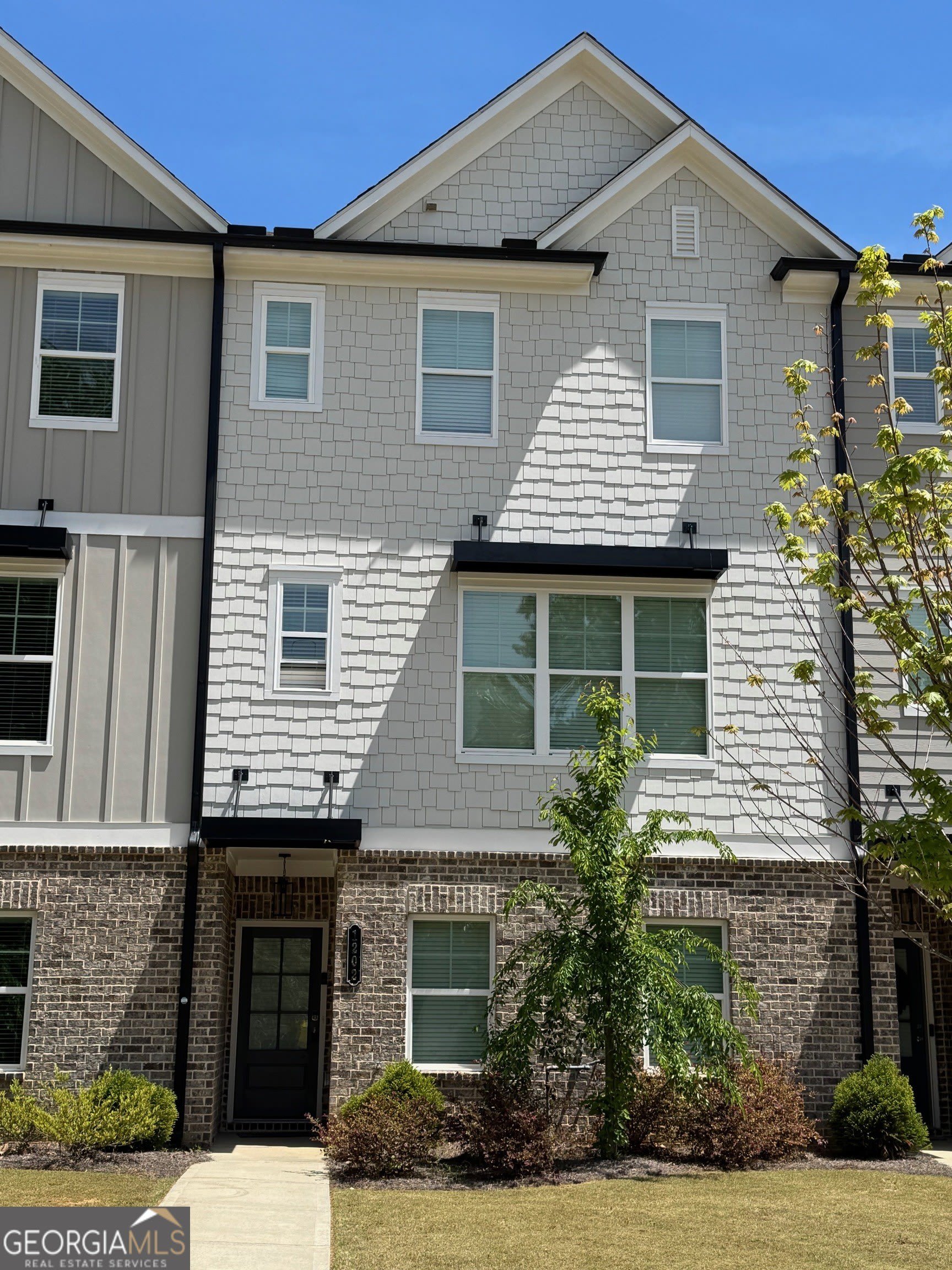 1202 Ainsworth Alley – photo 1 of 27