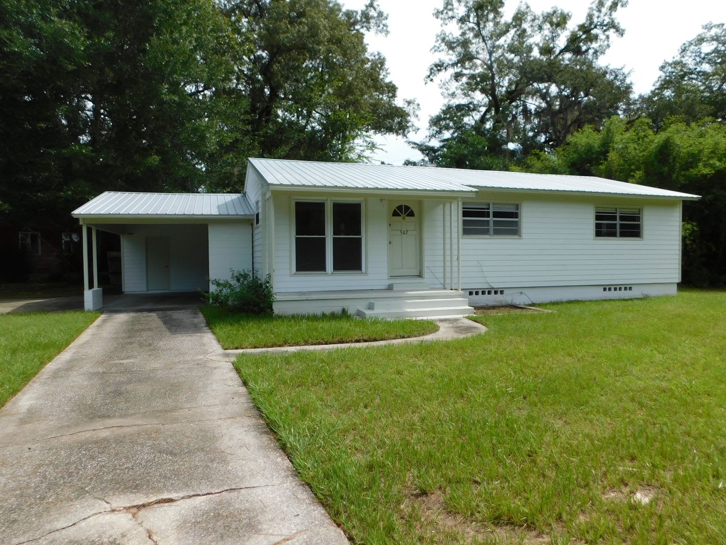 Free August September Rent Walk To Westside Park – photo 1
