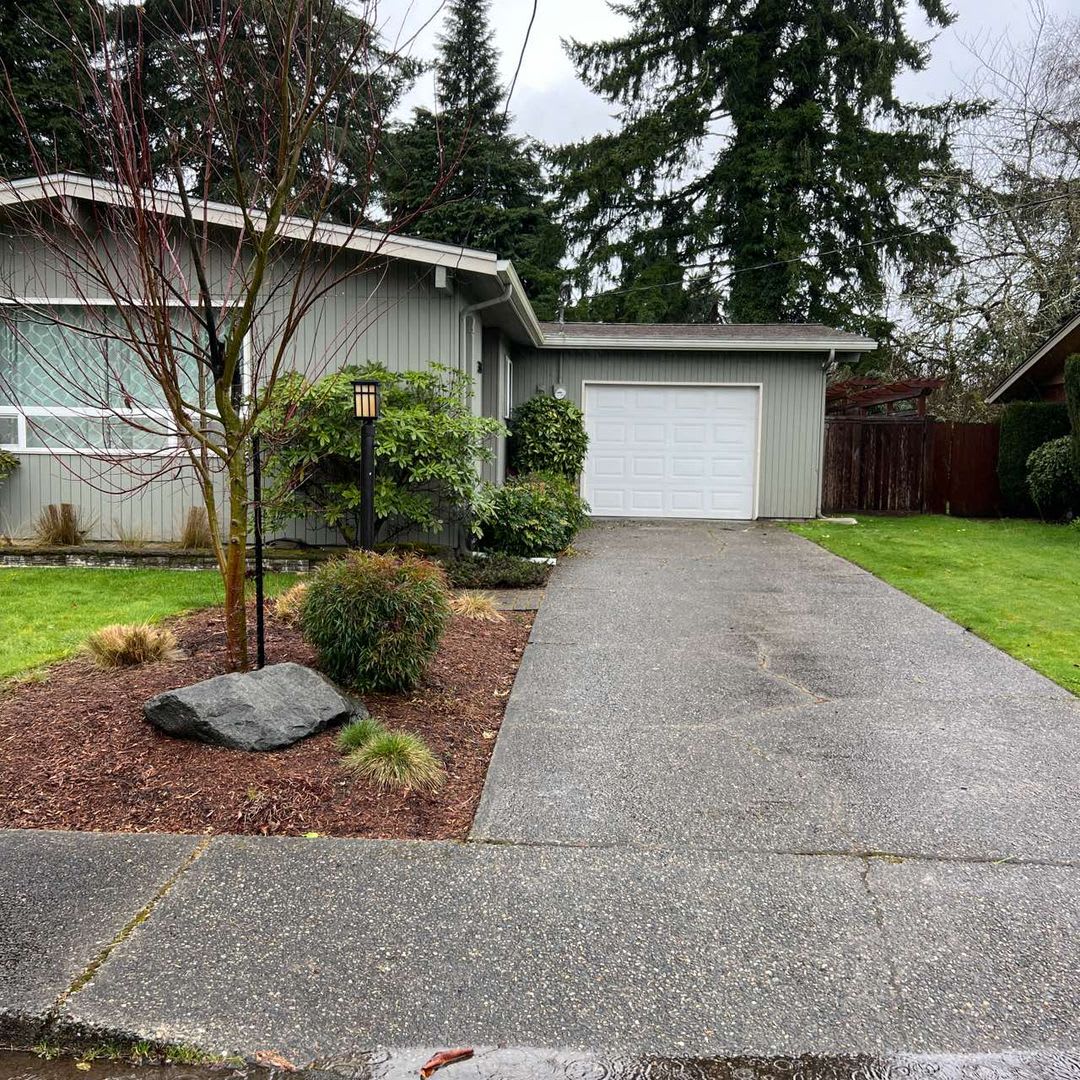 Charming Rambler 2 Bed 1 Bath Fence Backyard 1 Car Garage Available Sept 9Th – photo 1 of 466