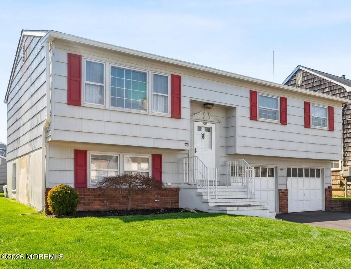 202 Yale Avenue – photo 1 of 17