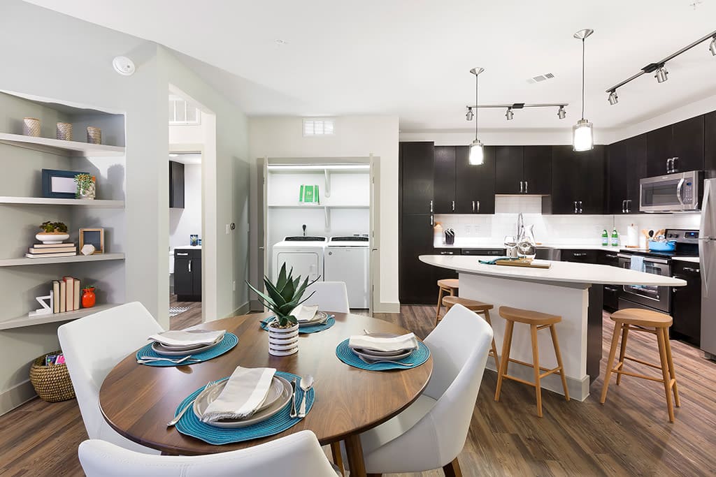 Groves South Lamar Apartments – photo 1