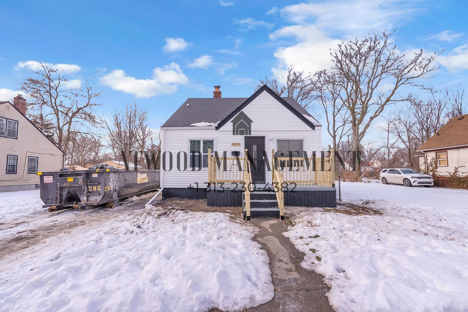 This beautifully updated 3-bedroom, 1-bath single-family home is ready for move-in! – photo 1