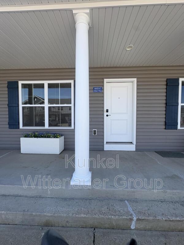 8400-E ALLIED WAY – photo 1