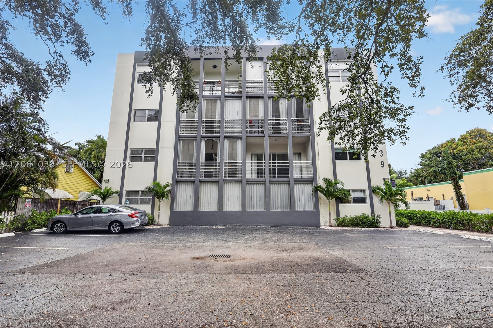 1939 Jefferson St – photo 1 of 28