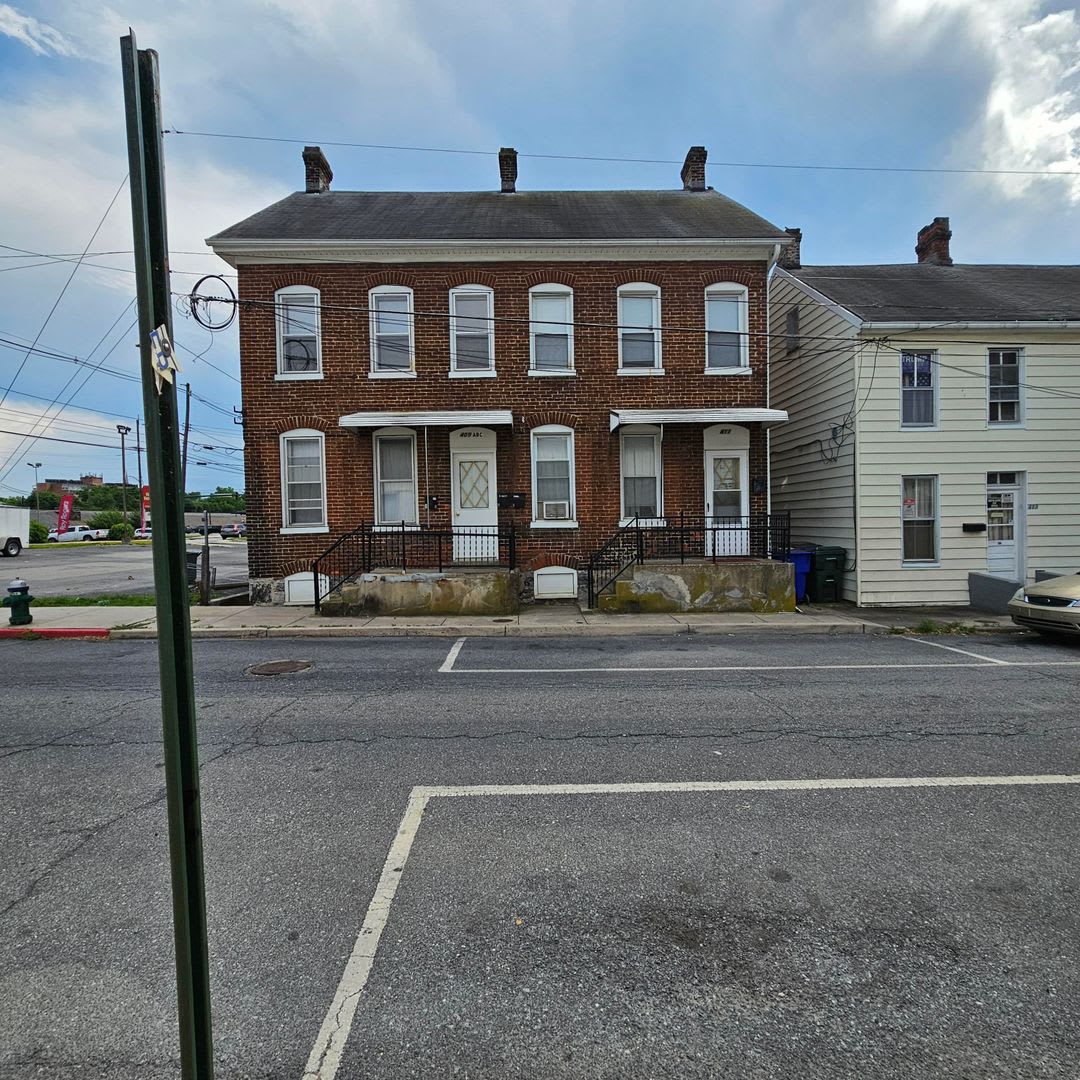 MOTIVATED OWNER JUST LOWERED RENT! 1 Bedroom Apartment on First Floor! – photo 1