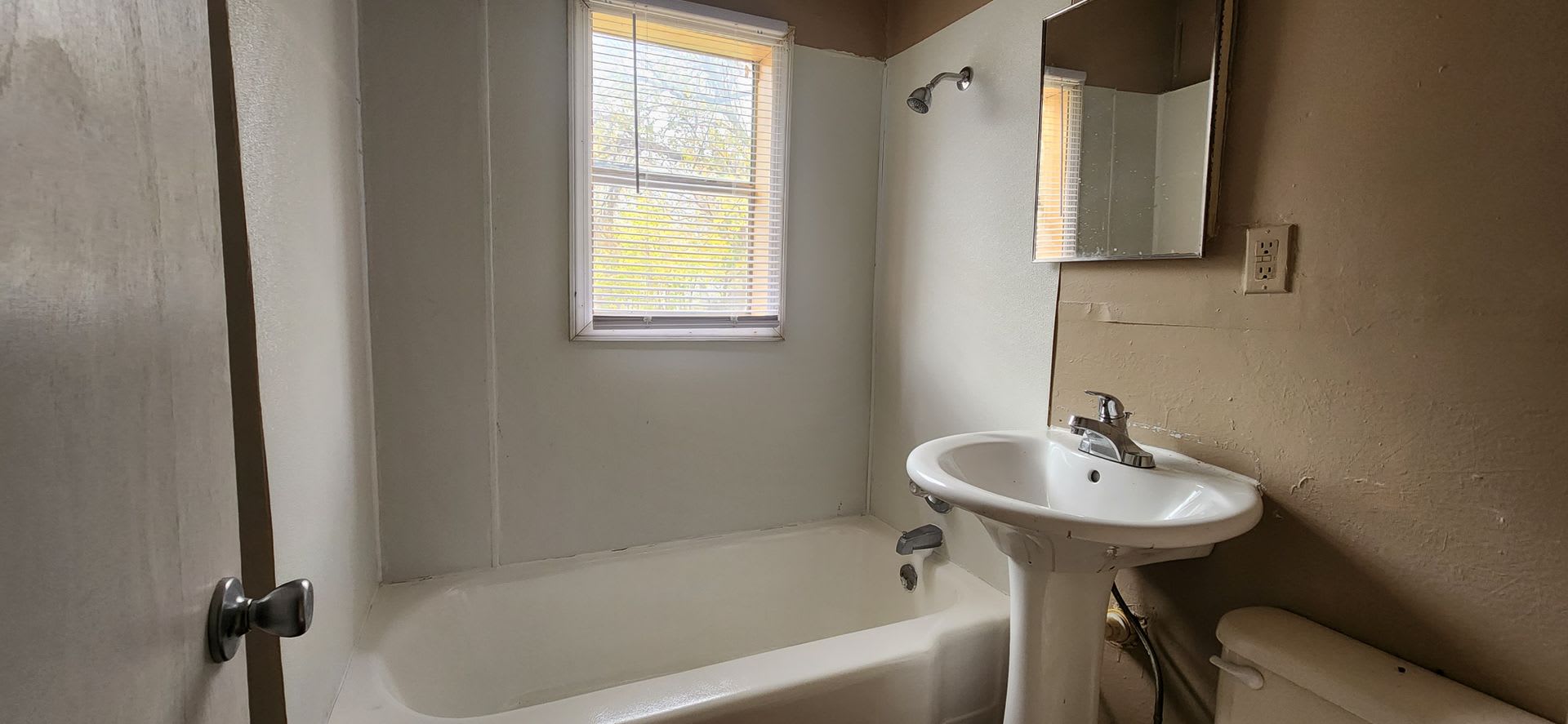 2 Bedroom / 1 Bath House – photo 1