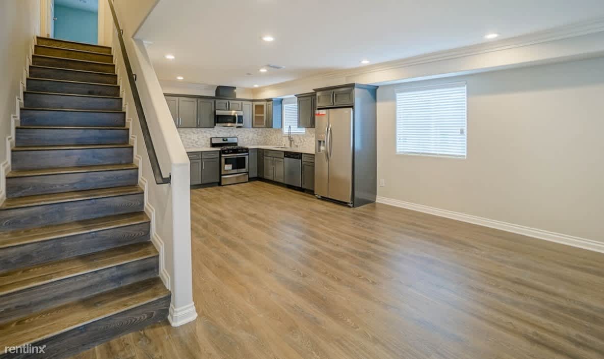 1118 West 39th Place – photo 1