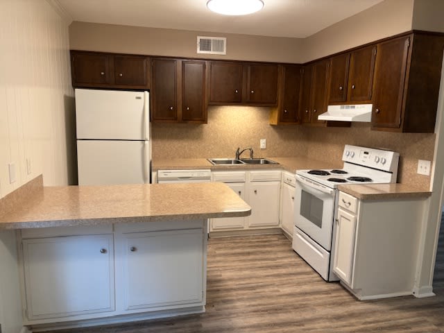 600 Mt Sylvan St – photo 1 of 5