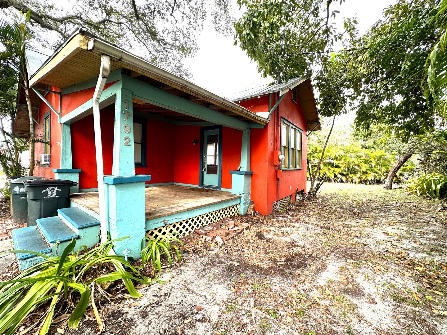 FIRST MONTH RENT FREE! 2/1 HOME IN DOWNTOWN RIVER DISTRICT! – photo 1