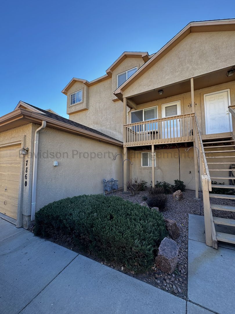 Great 3 Bedroom Condo In The Briargate Area – photo 1
