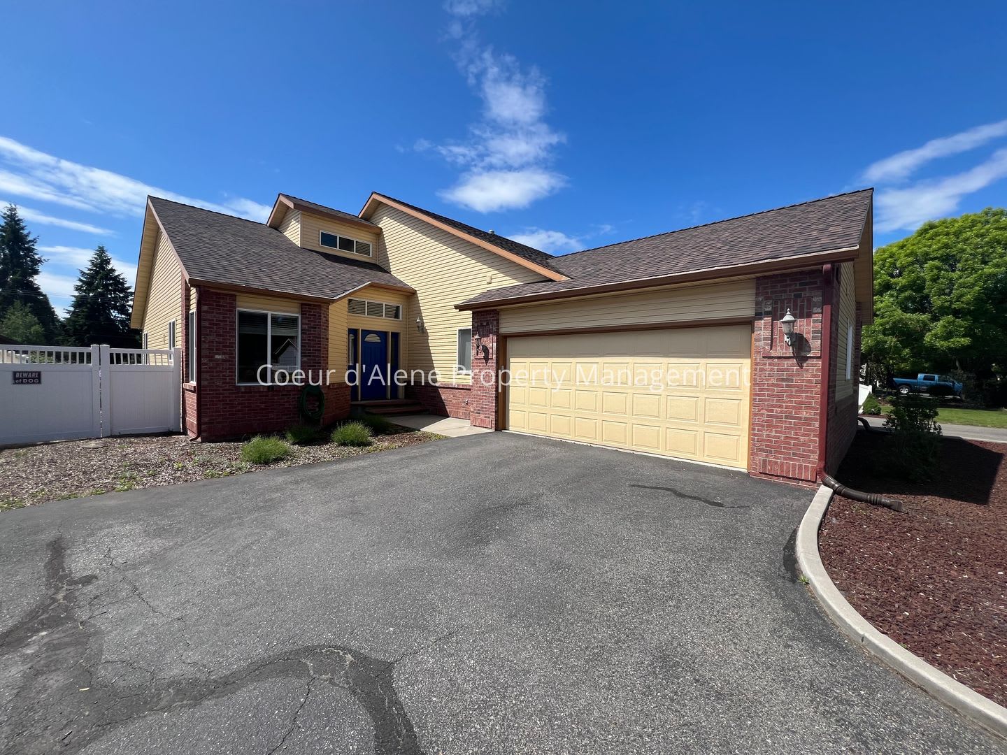 2 bed, 2 bath townhouse near Avondale Golf Course! – photo 1 of 21