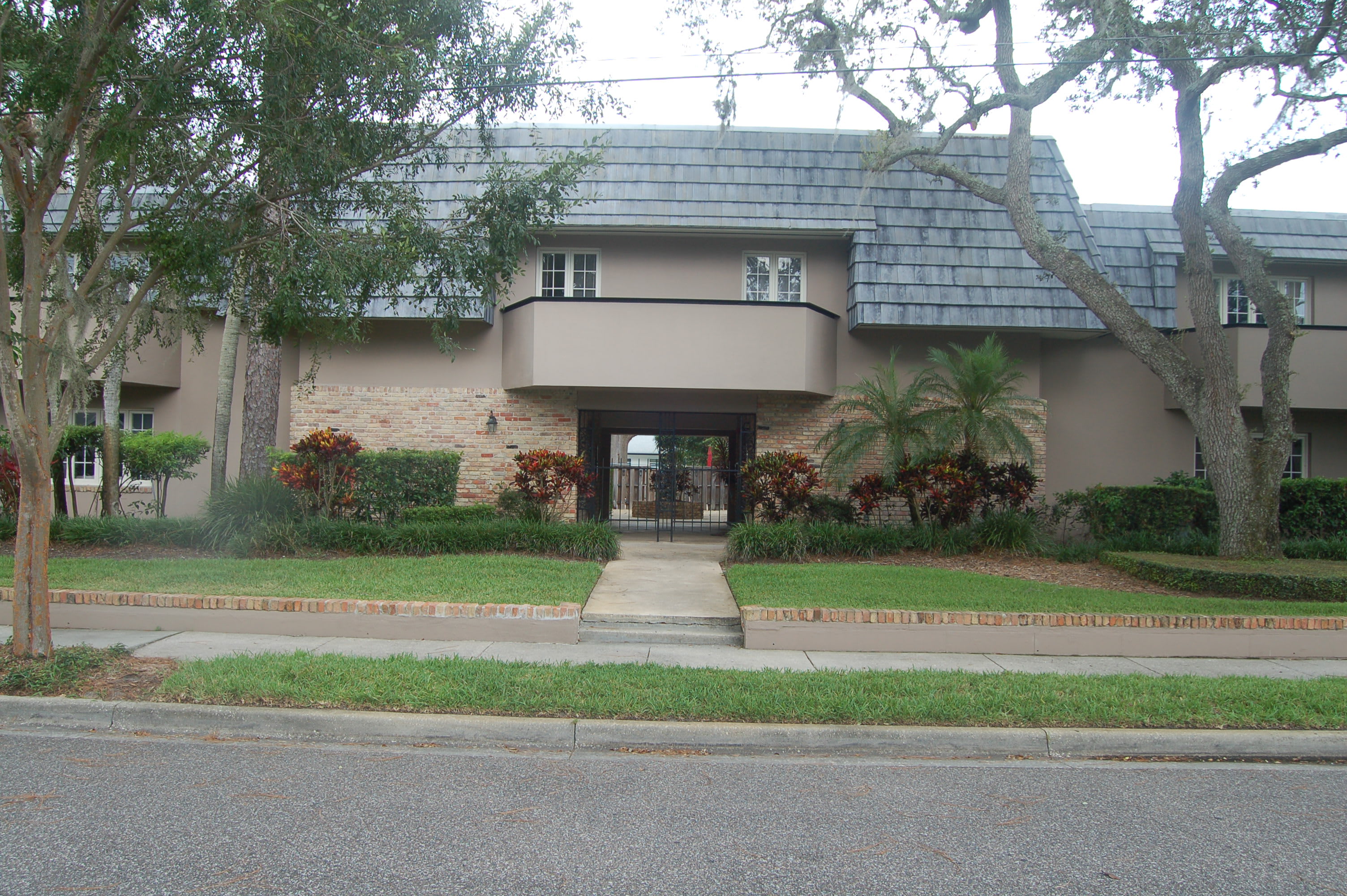 1920 Woodcrest Drive – photo 1