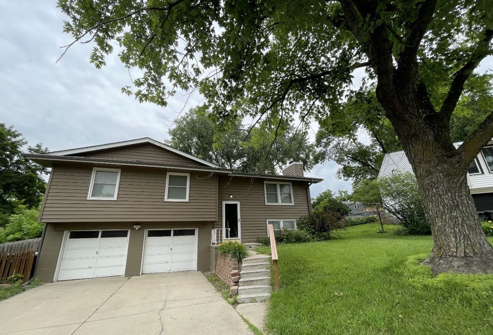 15112 Lincoln Cir – 3 Bed/2 Bath Split Entry in Millard School District – photo 1