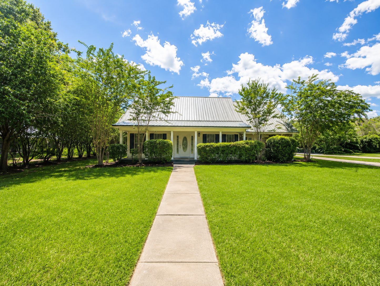 63 Griffith Rd – photo 1 of 14