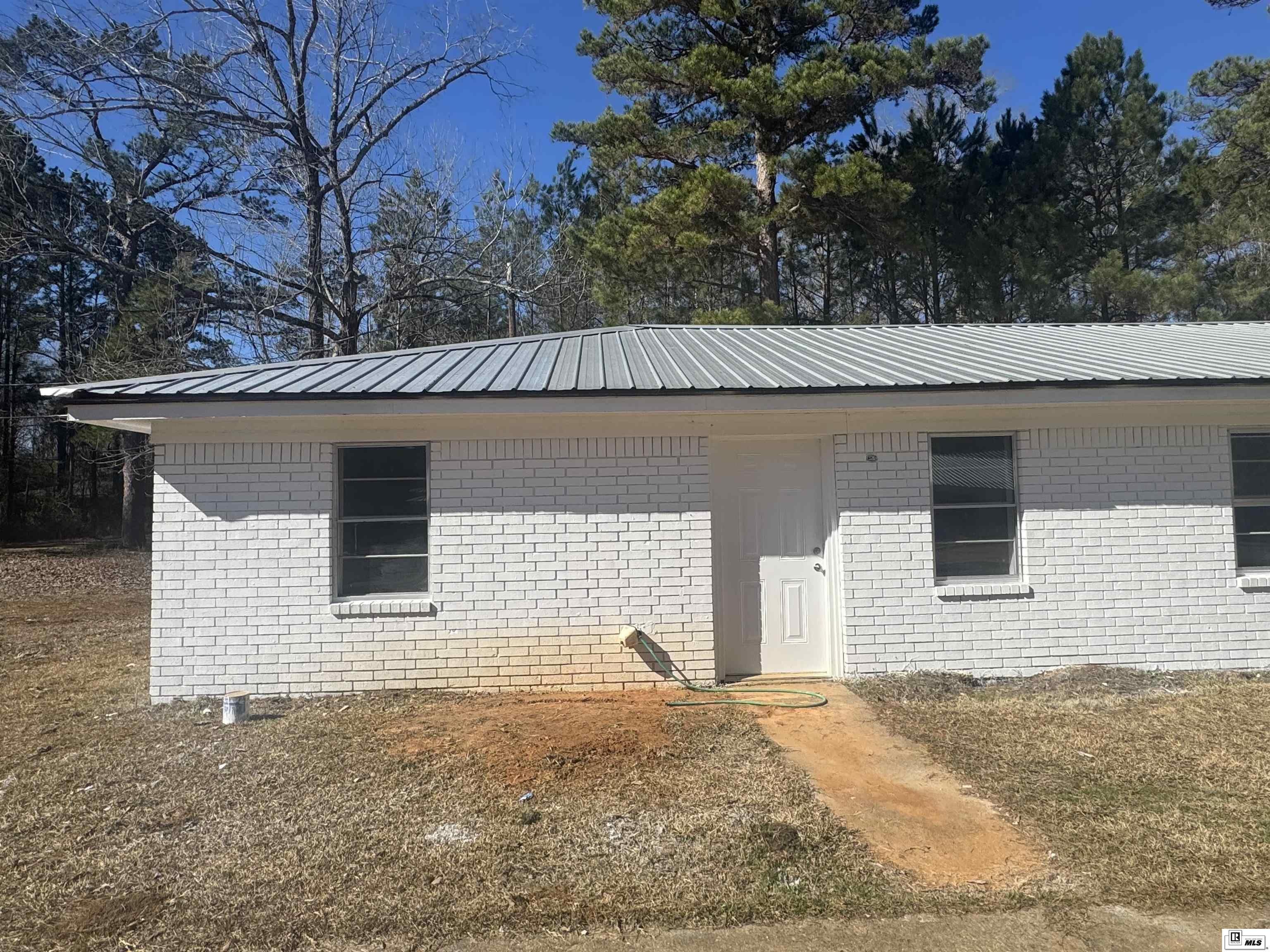 207 OAKLAWN DRIVE – photo 1 of 18