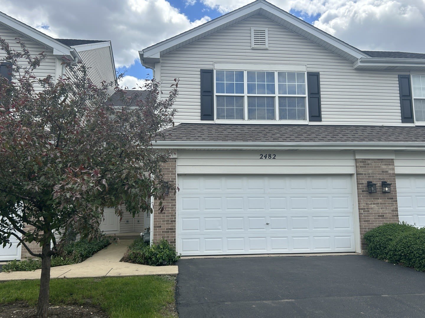 2482 Stoughton Circle – photo 1