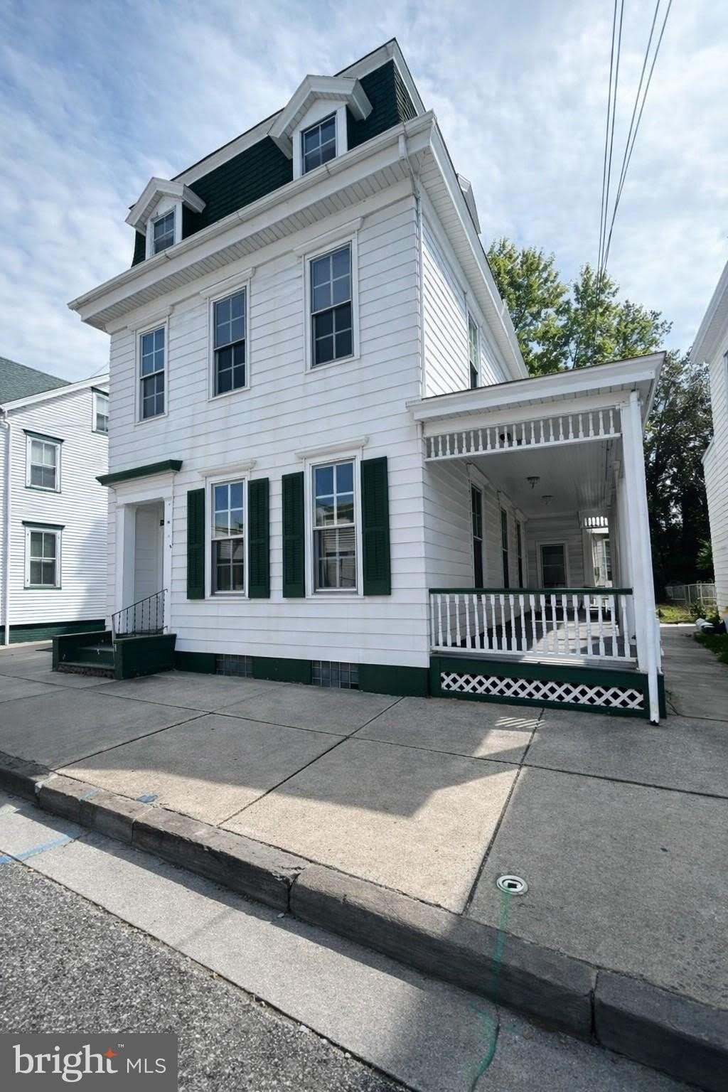 190 7TH Street – photo 1 of 16
