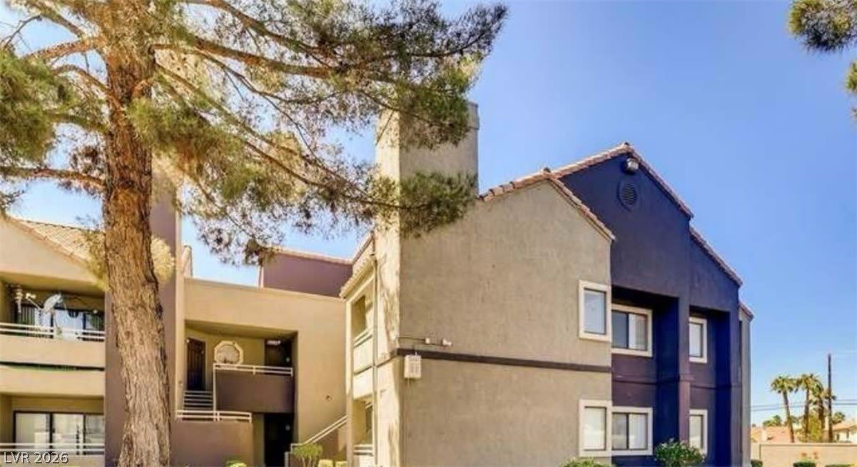 5048 S Rainbow Boulevard – photo 1