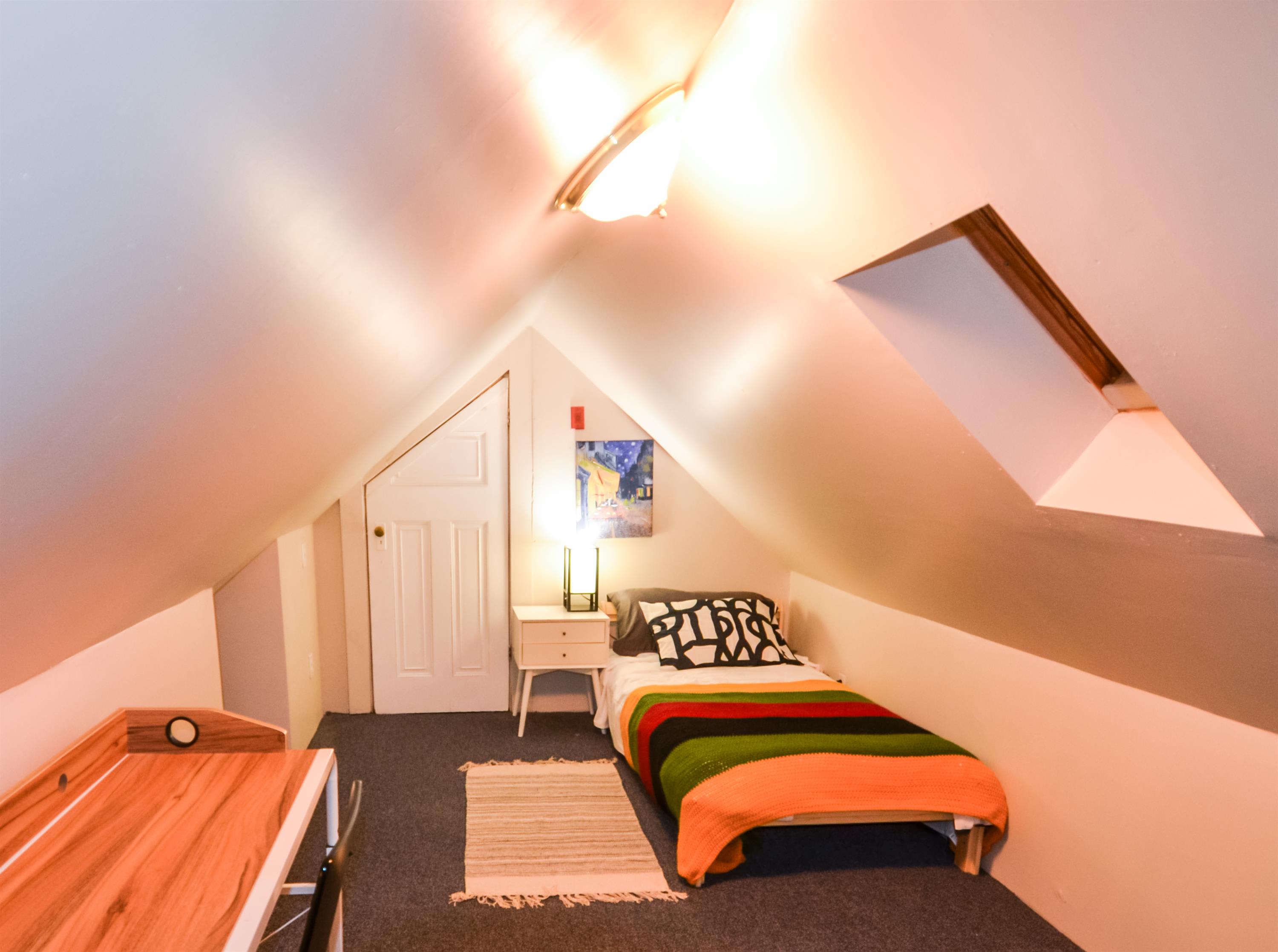 443 Hope st, Room 4 – photo 1 of 17