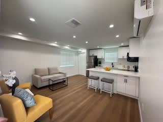 1305 East 46th Street – photo 1